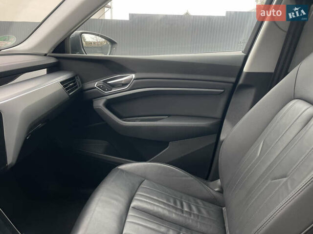 Серый Ауди E-Tron, объемом двигателя 0 л и пробегом 124 тыс. км за 22800 $, фото 19 на Automoto.ua