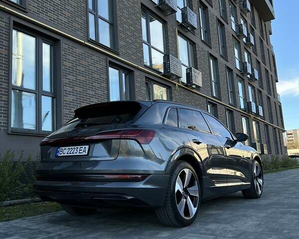 Сірий Ауді E-Tron, об'ємом двигуна 0 л та пробігом 65 тис. км за 45000 $, фото 7 на Automoto.ua