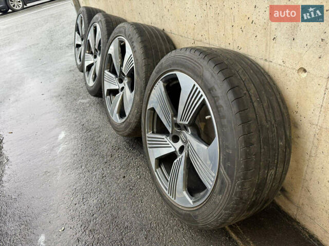 Сірий Ауді E-Tron, об'ємом двигуна 0 л та пробігом 86 тис. км за 31500 $, фото 23 на Automoto.ua