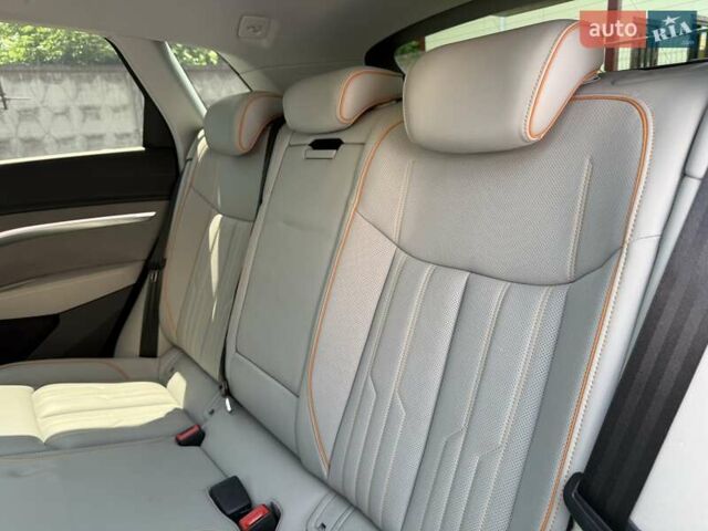 Сірий Ауді E-Tron, об'ємом двигуна 0 л та пробігом 88 тис. км за 34900 $, фото 27 на Automoto.ua
