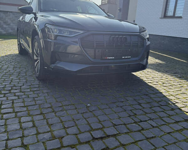 Серый Ауди E-Tron, объемом двигателя 0 л и пробегом 104 тыс. км за 31499 $, фото 9 на Automoto.ua