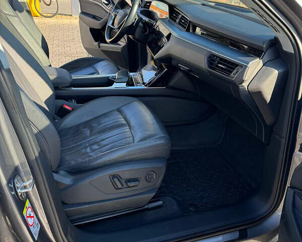 Серый Ауди E-Tron, объемом двигателя 0 л и пробегом 221 тыс. км за 21600 $, фото 1 на Automoto.ua