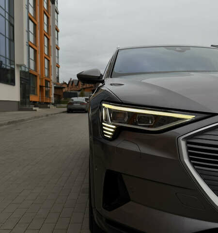 Сірий Ауді E-Tron, об'ємом двигуна 0 л та пробігом 75 тис. км за 34300 $, фото 8 на Automoto.ua
