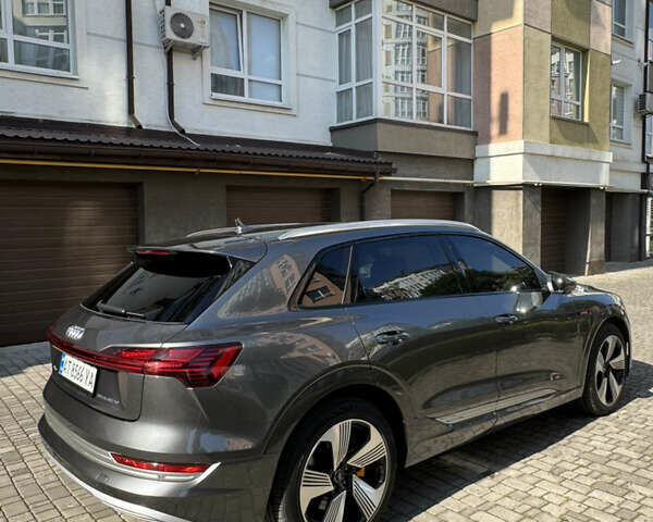 Серый Ауди E-Tron, объемом двигателя 0 л и пробегом 86 тыс. км за 33500 $, фото 5 на Automoto.ua