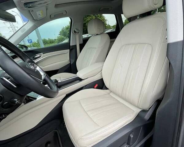 Сірий Ауді E-Tron, об'ємом двигуна 0 л та пробігом 106 тис. км за 28000 $, фото 9 на Automoto.ua