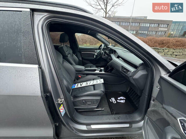 Сірий Ауді E-Tron, об'ємом двигуна 0 л та пробігом 86 тис. км за 31500 $, фото 6 на Automoto.ua