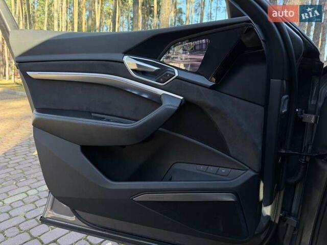 Серый Ауди E-Tron, объемом двигателя 0 л и пробегом 83 тыс. км за 32700 $, фото 30 на Automoto.ua