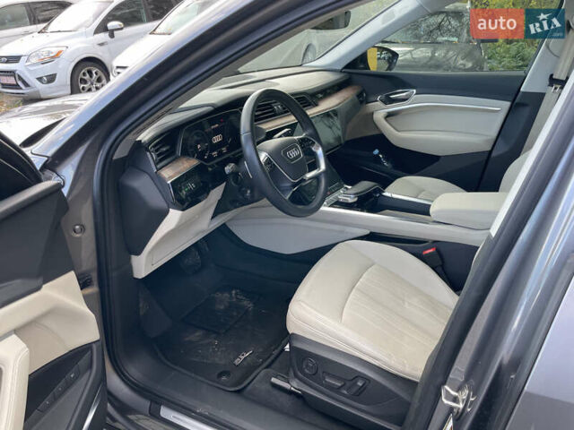 Серый Ауди E-Tron, объемом двигателя 0 л и пробегом 107 тыс. км за 26900 $, фото 4 на Automoto.ua