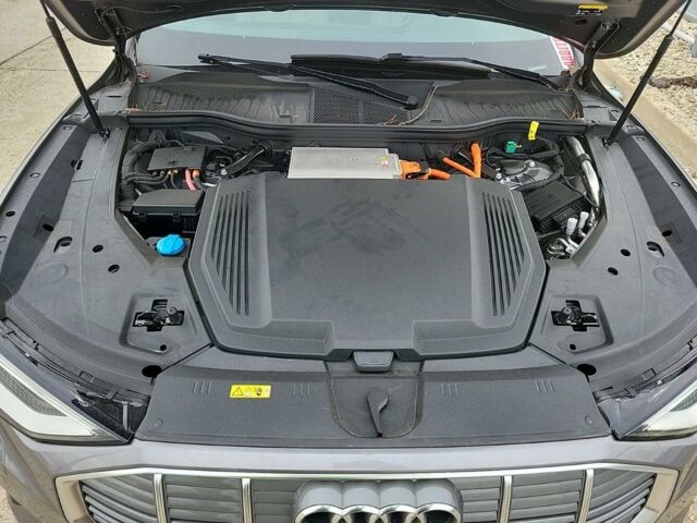 Серый Ауди E-Tron, объемом двигателя 0 л и пробегом 106 тыс. км за 24900 $, фото 8 на Automoto.ua