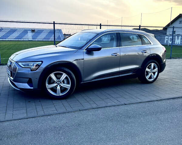 Серый Ауди E-Tron, объемом двигателя 0 л и пробегом 94 тыс. км за 33800 $, фото 3 на Automoto.ua
