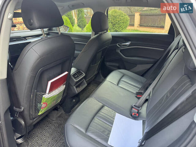 Серый Ауди E-Tron, объемом двигателя 0 л и пробегом 97 тыс. км за 23000 $, фото 6 на Automoto.ua