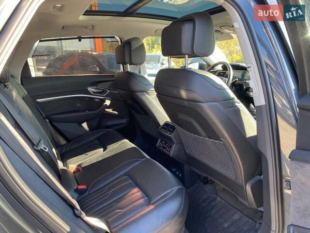 Сірий Ауді E-Tron, об'ємом двигуна 0 л та пробігом 66 тис. км за 32900 $, фото 26 на Automoto.ua
