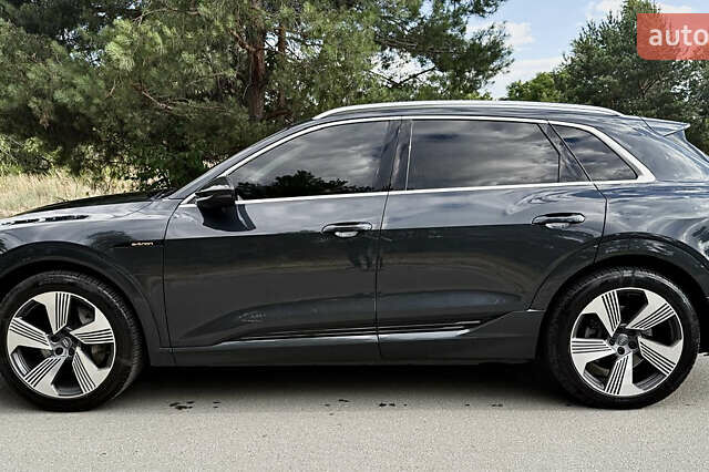 Серый Ауди E-Tron, объемом двигателя 0 л и пробегом 126 тыс. км за 29200 $, фото 6 на Automoto.ua