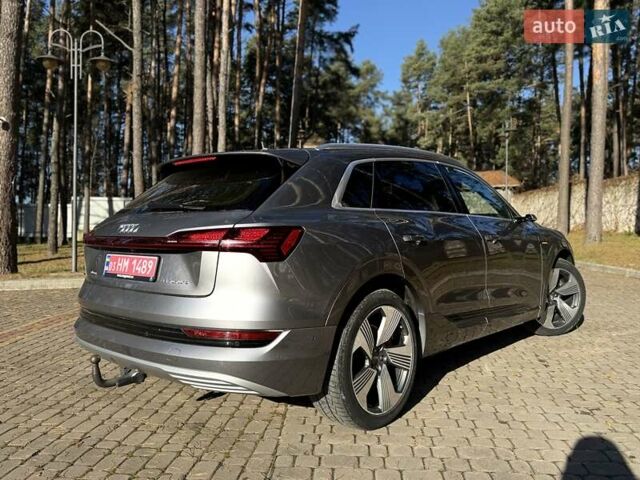 Серый Ауди E-Tron, объемом двигателя 0 л и пробегом 83 тыс. км за 32700 $, фото 7 на Automoto.ua