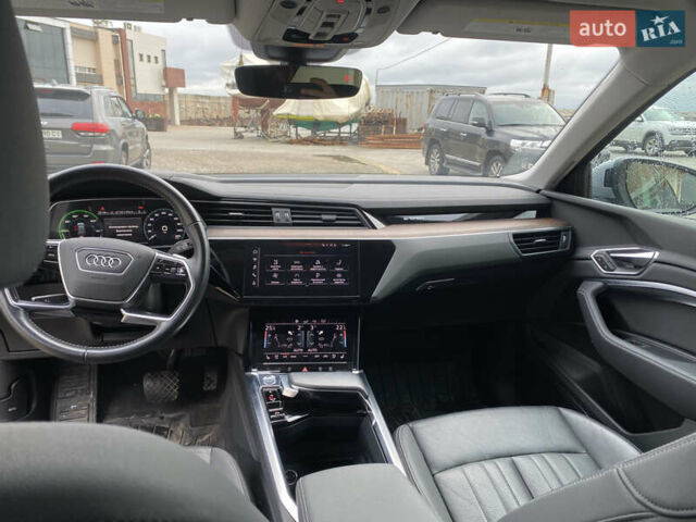 Сірий Ауді E-Tron, об'ємом двигуна 0 л та пробігом 66 тис. км за 27600 $, фото 7 на Automoto.ua