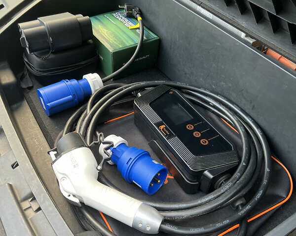 Серый Ауди E-Tron, объемом двигателя 0 л и пробегом 159 тыс. км за 25800 $, фото 22 на Automoto.ua