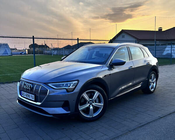 Серый Ауди E-Tron, объемом двигателя 0 л и пробегом 94 тыс. км за 33800 $, фото 2 на Automoto.ua