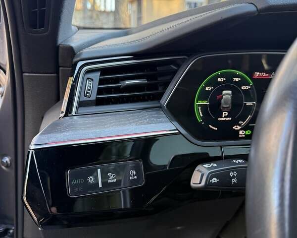 Серый Ауди E-Tron, объемом двигателя 0 л и пробегом 83 тыс. км за 32700 $, фото 29 на Automoto.ua