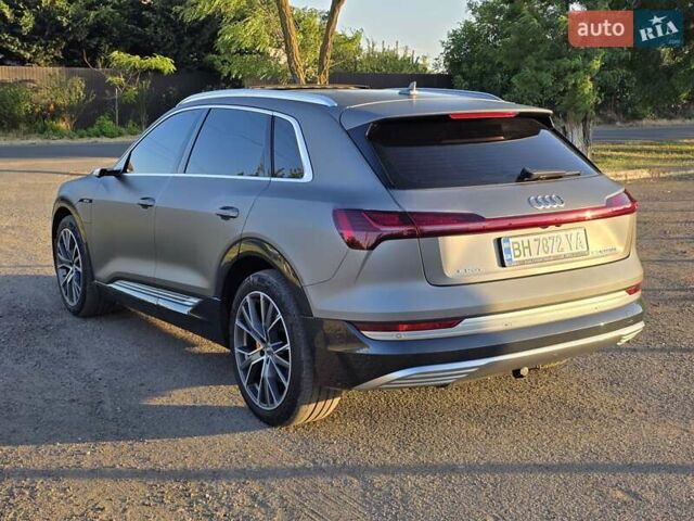 Серый Ауди E-Tron, объемом двигателя 0 л и пробегом 172 тыс. км за 30999 $, фото 6 на Automoto.ua