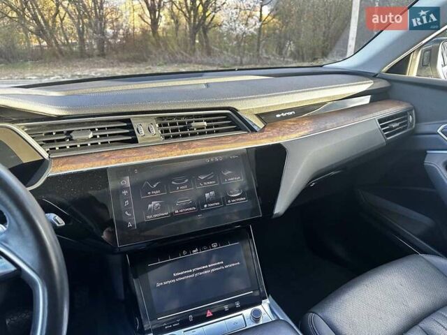 Сірий Ауді E-Tron, об'ємом двигуна 0 л та пробігом 52 тис. км за 35000 $, фото 11 на Automoto.ua