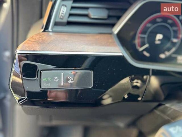 Серый Ауди E-Tron, объемом двигателя 0 л и пробегом 94 тыс. км за 30000 $, фото 11 на Automoto.ua