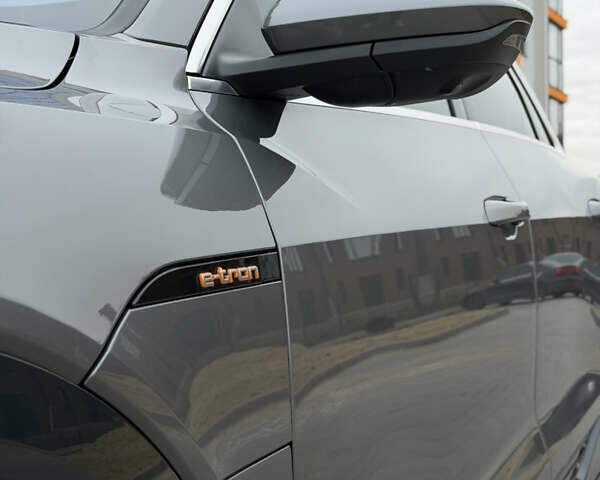 Сірий Ауді E-Tron, об'ємом двигуна 0 л та пробігом 75 тис. км за 34300 $, фото 21 на Automoto.ua