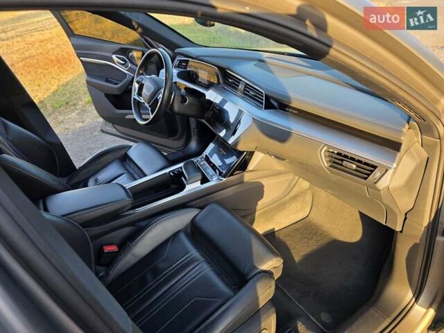 Серый Ауди E-Tron, объемом двигателя 0 л и пробегом 172 тыс. км за 30999 $, фото 19 на Automoto.ua