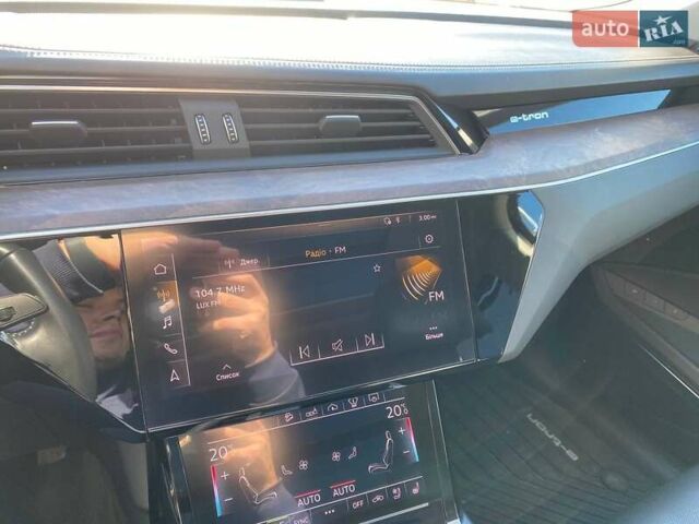 Сірий Ауді E-Tron, об'ємом двигуна 0 л та пробігом 66 тис. км за 32900 $, фото 16 на Automoto.ua