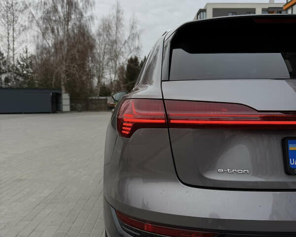 Сірий Ауді E-Tron, об'ємом двигуна 0 л та пробігом 75 тис. км за 34300 $, фото 9 на Automoto.ua