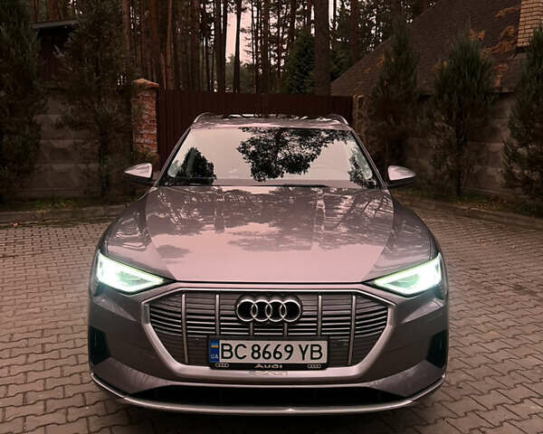 Серый Ауди E-Tron, объемом двигателя 0 л и пробегом 86 тыс. км за 31000 $, фото 1 на Automoto.ua