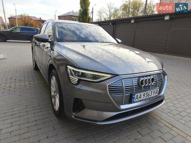 Сірий Ауді E-Tron, об'ємом двигуна 0 л та пробігом 128 тис. км за 29500 $, фото 8 на Automoto.ua