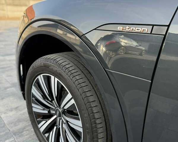 Серый Ауди E-Tron, объемом двигателя 0 л и пробегом 103 тыс. км за 31500 $, фото 3 на Automoto.ua