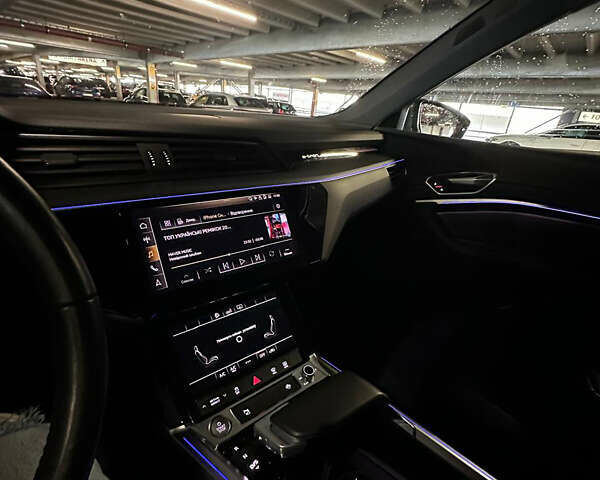 Сірий Ауді E-Tron, об'ємом двигуна 0 л та пробігом 117 тис. км за 34500 $, фото 4 на Automoto.ua
