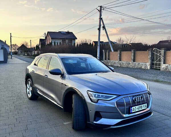 Серый Ауди E-Tron, объемом двигателя 0 л и пробегом 94 тыс. км за 33800 $, фото 32 на Automoto.ua