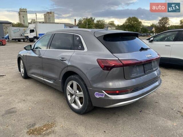 Серый Ауди E-Tron, объемом двигателя 0 л и пробегом 168 тыс. км за 19600 $, фото 3 на Automoto.ua