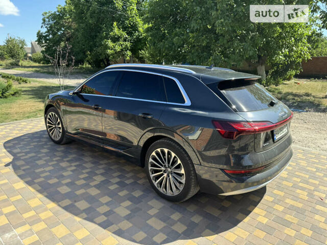Серый Ауди E-Tron, объемом двигателя 0 л и пробегом 136 тыс. км за 31900 $, фото 6 на Automoto.ua