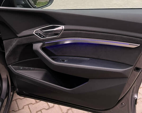 Серый Ауди E-Tron, объемом двигателя 0 л и пробегом 86 тыс. км за 31000 $, фото 9 на Automoto.ua