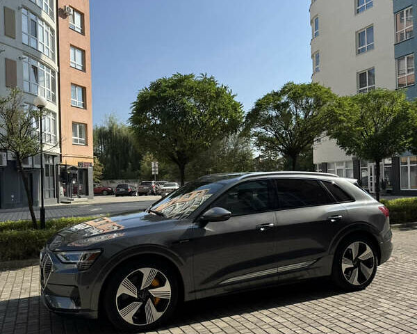 Серый Ауди E-Tron, объемом двигателя 0 л и пробегом 86 тыс. км за 33500 $, фото 3 на Automoto.ua