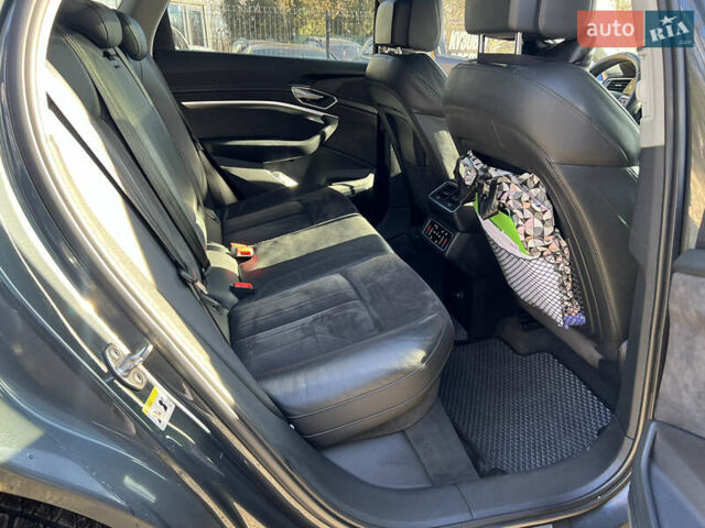 Сірий Ауді E-Tron, об'ємом двигуна 0 л та пробігом 148 тис. км за 29900 $, фото 17 на Automoto.ua