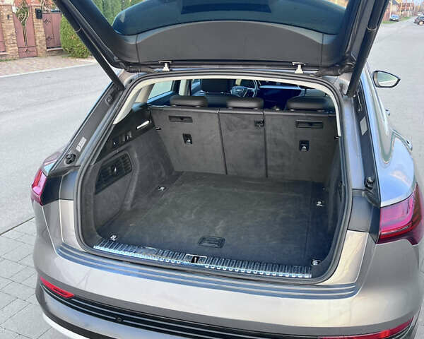 Серый Ауди E-Tron, объемом двигателя 0 л и пробегом 94 тыс. км за 33800 $, фото 23 на Automoto.ua