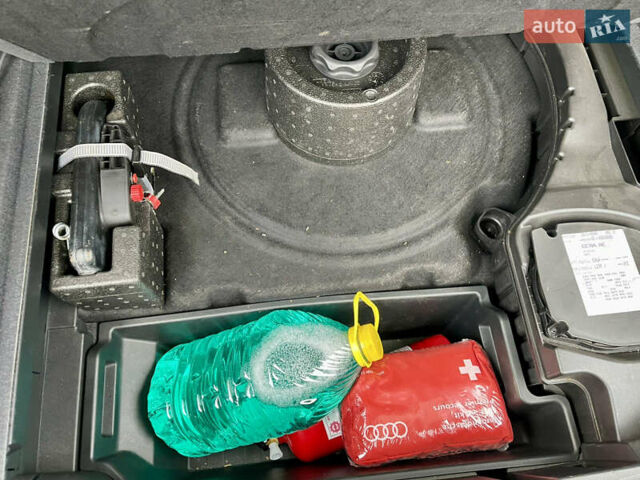 Серый Ауди E-Tron, объемом двигателя 0 л и пробегом 160 тыс. км за 23300 $, фото 15 на Automoto.ua