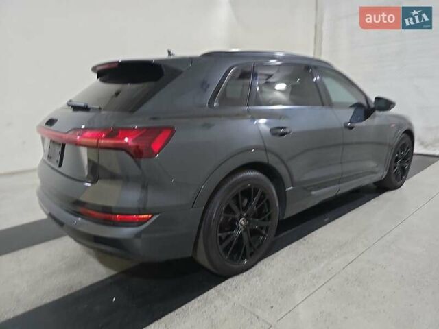 Серый Ауди E-Tron, объемом двигателя 0 л и пробегом 800 тыс. км за 26200 $, фото 3 на Automoto.ua