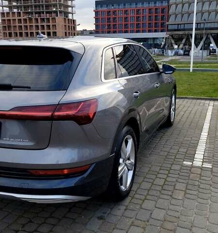 Сірий Ауді E-Tron, об'ємом двигуна 0 л та пробігом 118 тис. км за 31000 $, фото 8 на Automoto.ua