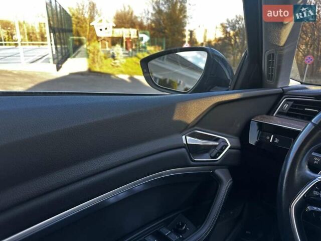 Сірий Ауді E-Tron, об'ємом двигуна 0 л та пробігом 52 тис. км за 35000 $, фото 12 на Automoto.ua