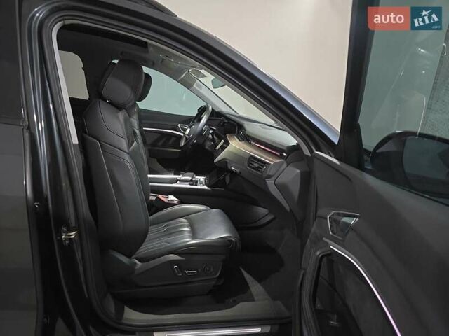 Серый Ауди E-Tron, объемом двигателя 0 л и пробегом 800 тыс. км за 26200 $, фото 8 на Automoto.ua