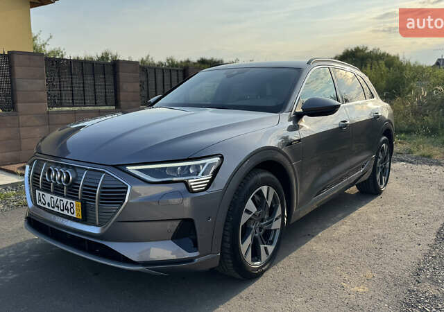 Серый Ауди E-Tron, объемом двигателя 0 л и пробегом 60 тыс. км за 32500 $, фото 1 на Automoto.ua
