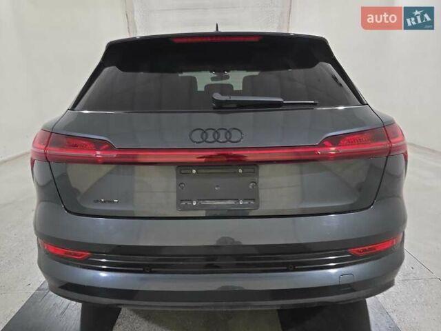 Серый Ауди E-Tron, объемом двигателя 0 л и пробегом 800 тыс. км за 26200 $, фото 5 на Automoto.ua