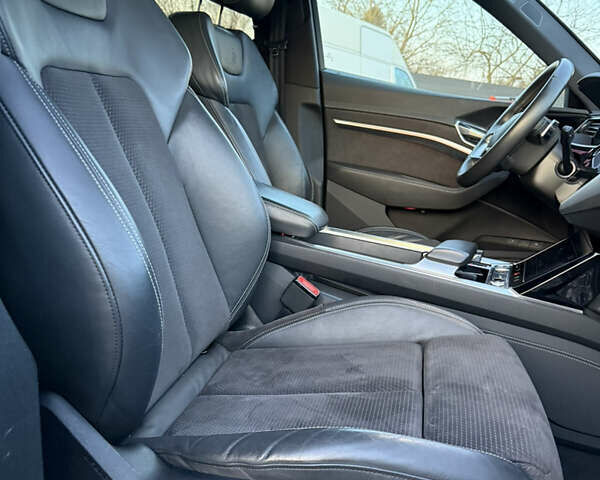 Серый Ауди E-Tron, объемом двигателя 0 л и пробегом 155 тыс. км за 27750 $, фото 34 на Automoto.ua