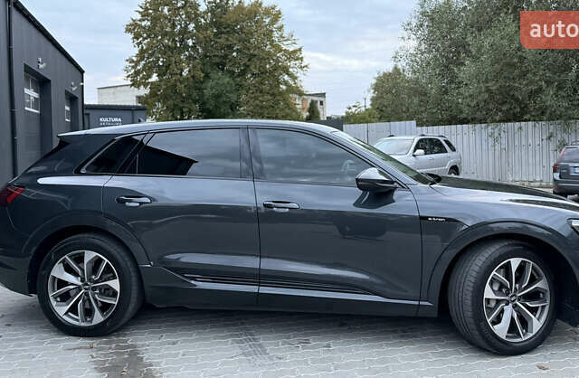 Сірий Ауді E-Tron, об'ємом двигуна 0 л та пробігом 190 тис. км за 26900 $, фото 11 на Automoto.ua