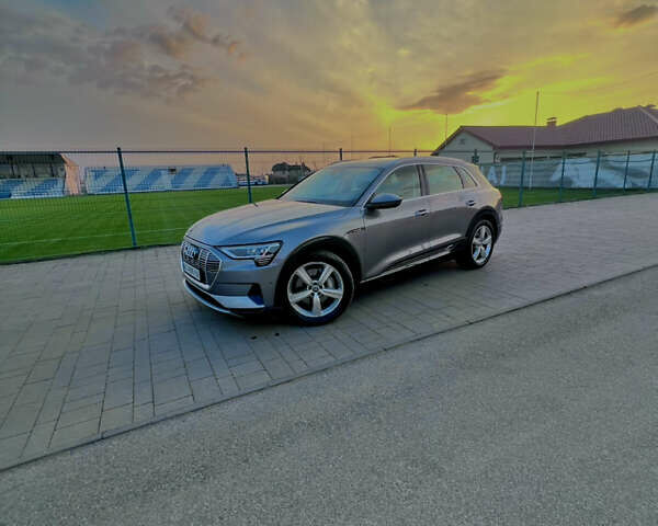 Серый Ауди E-Tron, объемом двигателя 0 л и пробегом 94 тыс. км за 33800 $, фото 25 на Automoto.ua